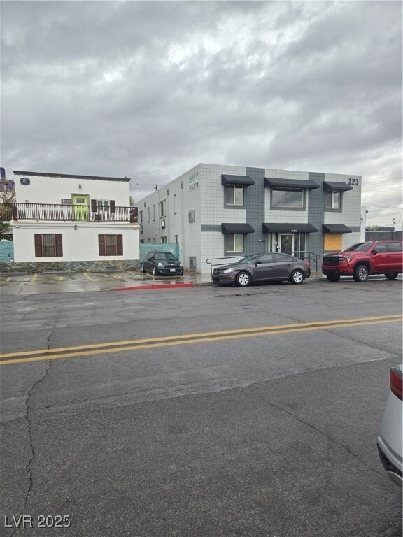 Building Photo - 223 N 9th St