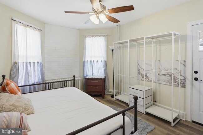 Building Photo - 505 W 19th St