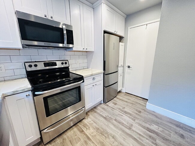 Building Photo - 134 Hartnell Pl