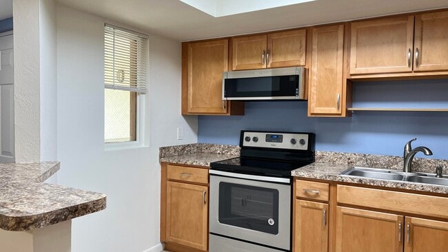Building Photo - 1532 SE Royal Green Cir