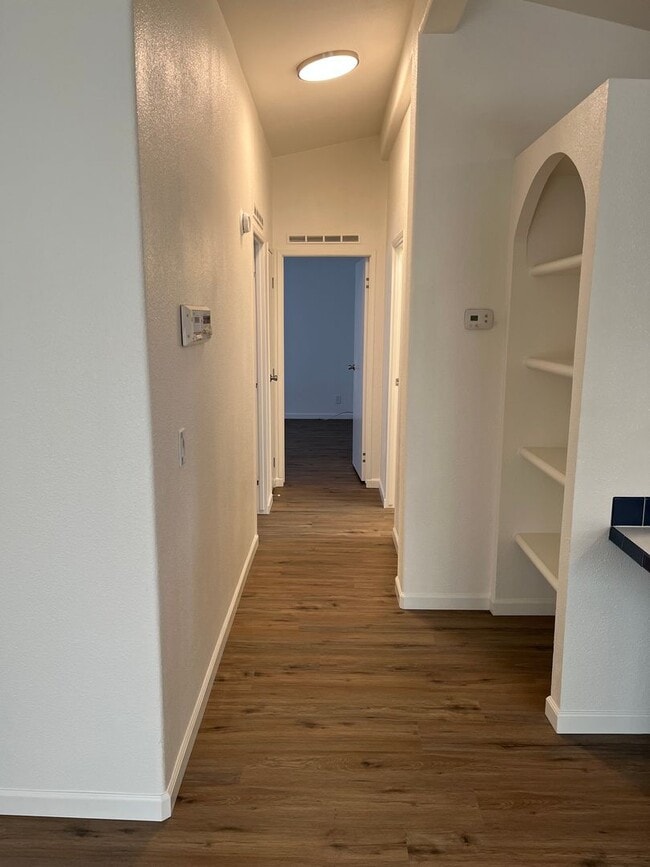 Building Photo - 2 Bedroom country home