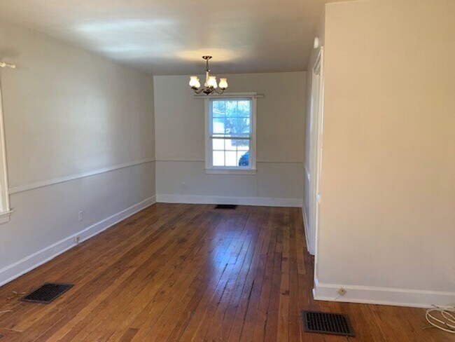 Building Photo - Duplex located close to UK, Downtown or St...