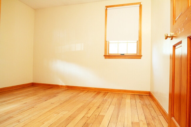 Building Photo - Charming 3BD / 1 Bath on Cul de sac