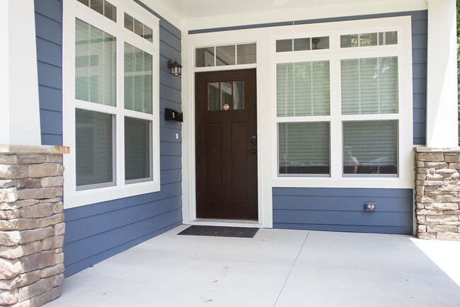 Building Photo - Spacious duplex on 9th St! Live in the heart of Old West Durham!