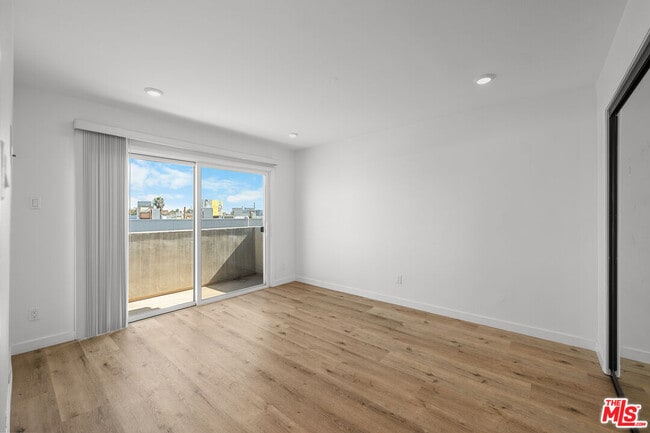 Building Photo - 1650 S Bentley Ave