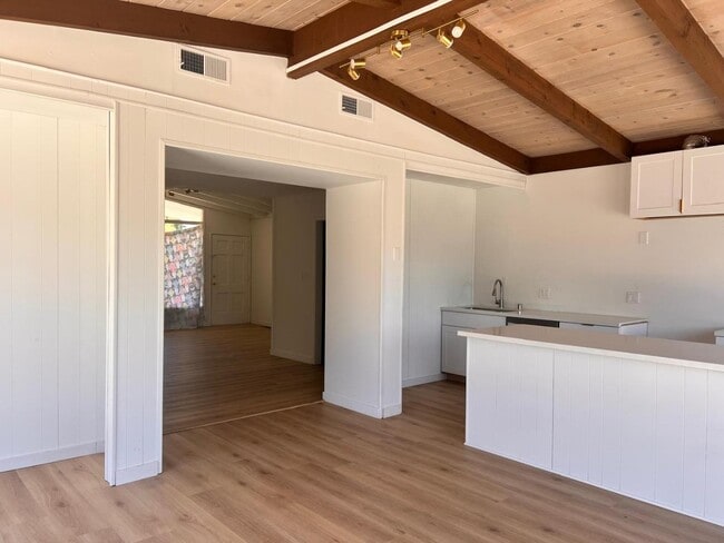 Building Photo - 14892 Donner Dr