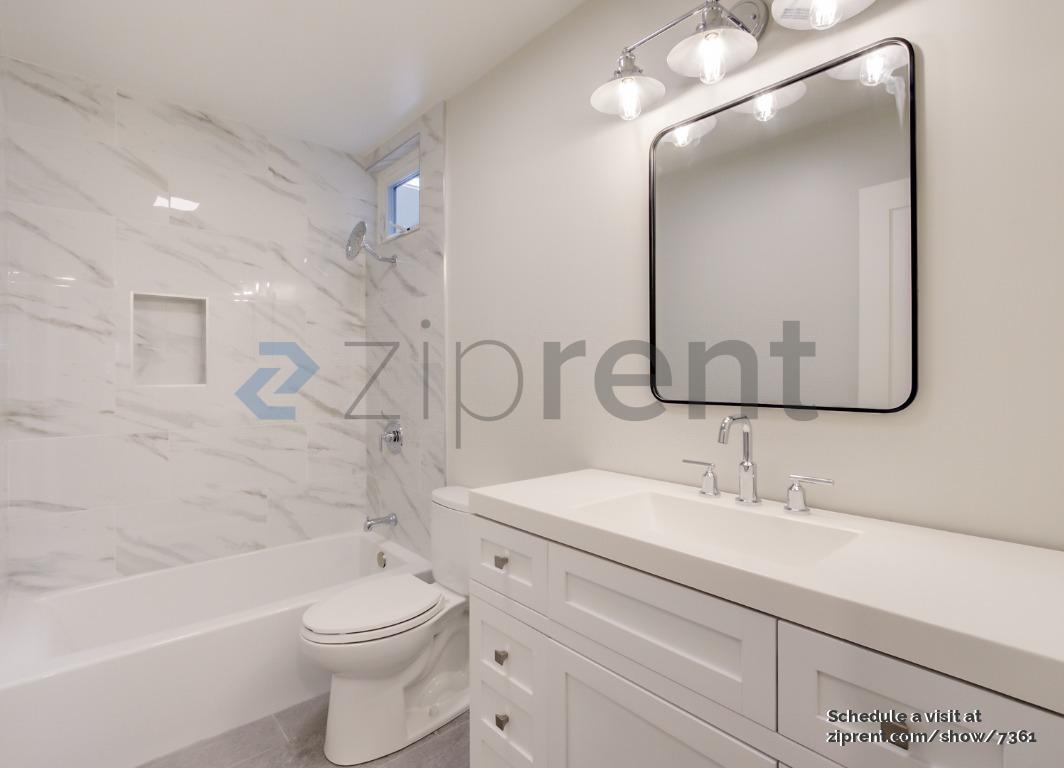 Building Photo - Unit D