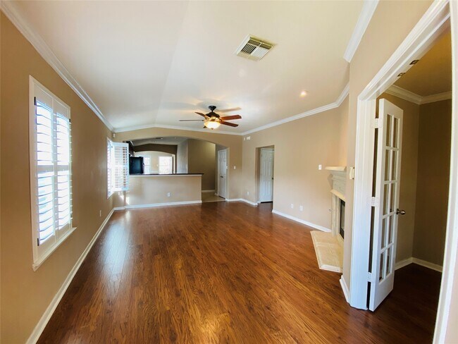 Building Photo - 24638 Lakecrest Village Dr