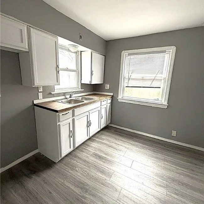 Building Photo - Renovated 3-Bedroom Colonial Near Shaker Heights – Move-In Ready