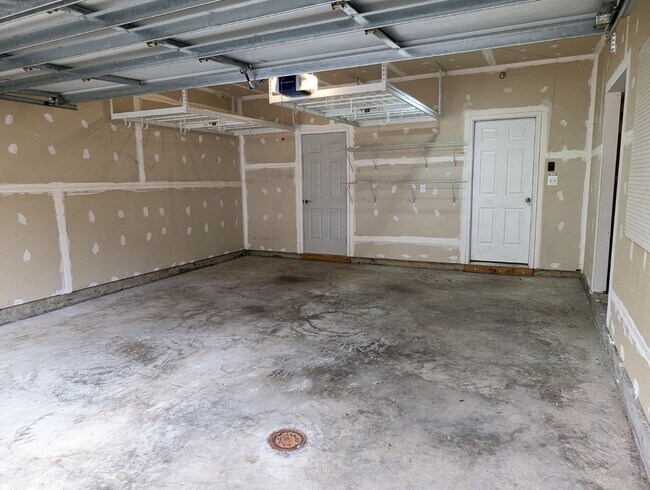 Building Photo - Gorgeous 3 level townhouse in North Potoma...