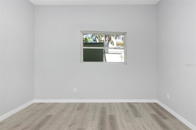 Building Photo - 304 E Madeira Ave