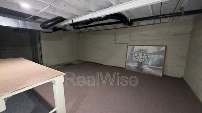 Building Photo - 837 SE Blakeley Ave
