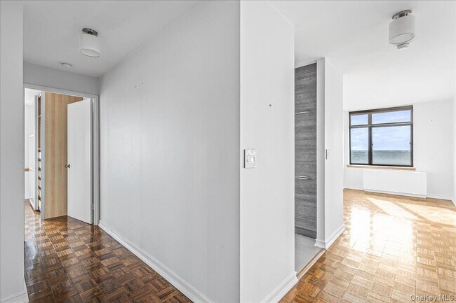 Building Photo - 112-01 Queens Blvd