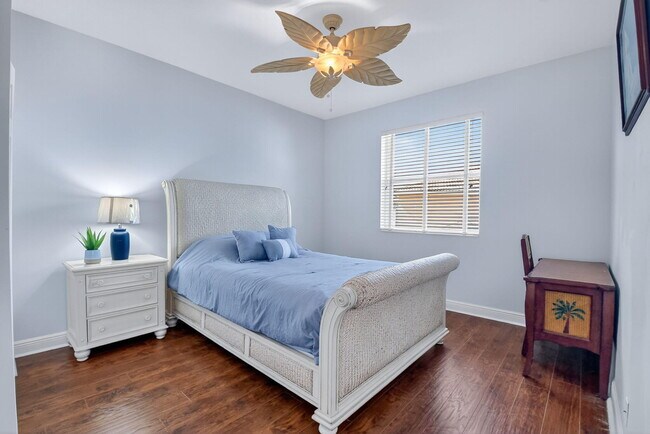 Building Photo - 9826 Vía Amati