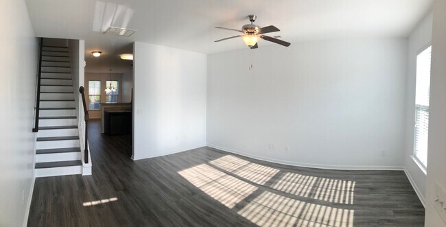 Building Photo - Townhouse for Rent In Wyngate