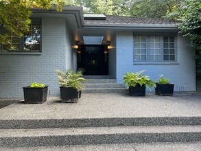 Building Photo - 3bd/2.5ba Bellevue Home