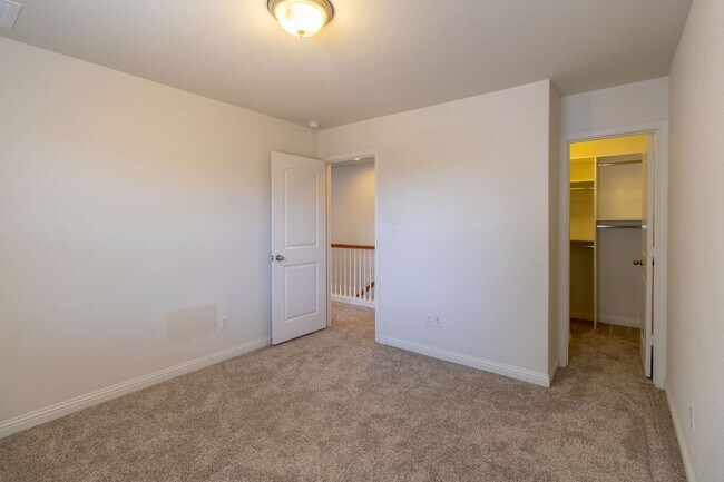 Building Photo - Gorgeous 3 bed / 2.5 bath just North of The Domain!