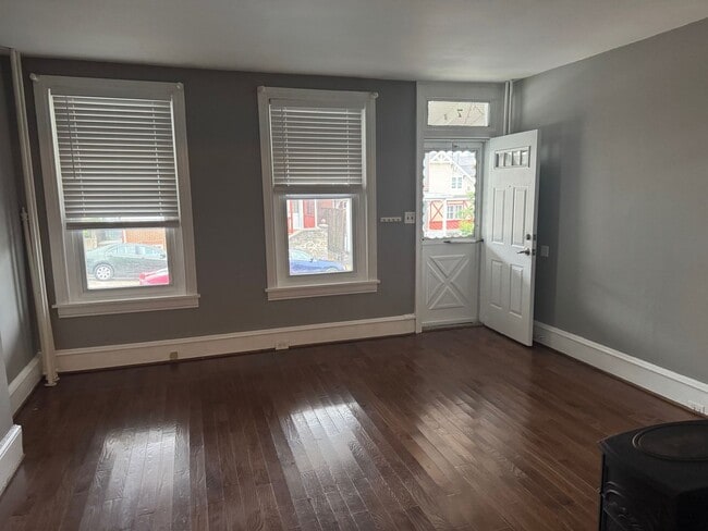 Building Photo - West Conshohocken 4 Bedroom 2 brick bath T...