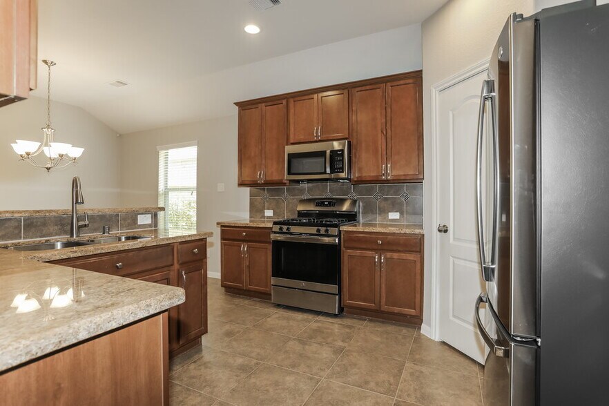 Building Photo - 961 Doire Dr