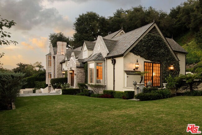 Building Photo - 10950 Bellagio Rd