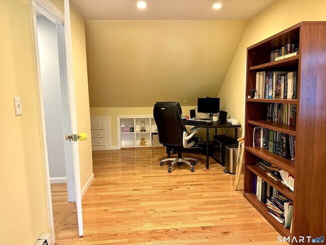 Building Photo - 330 Ridge Rd