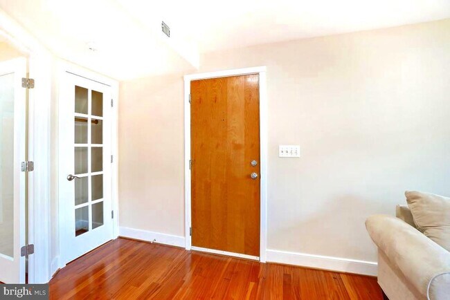 Building Photo - 610 Jefferson St NW