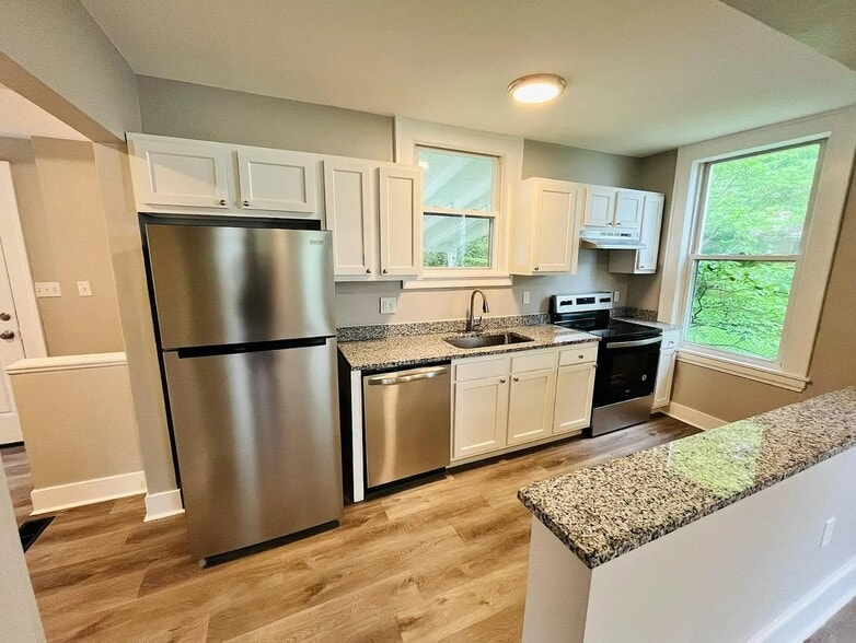 Building Photo - 1910 Bising Ave