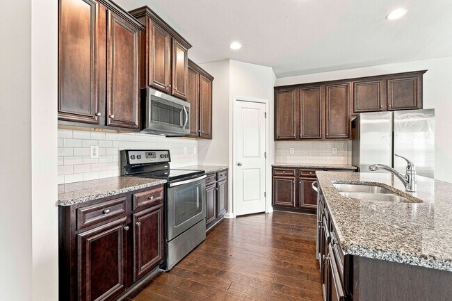 Building Photo - 636 Amrose Way