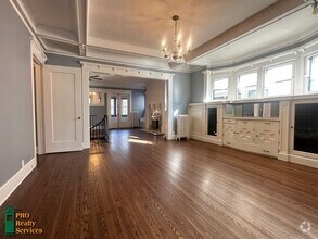 Building Photo - Gorgeous 3 Bedroom Main Level Duplex Unit
