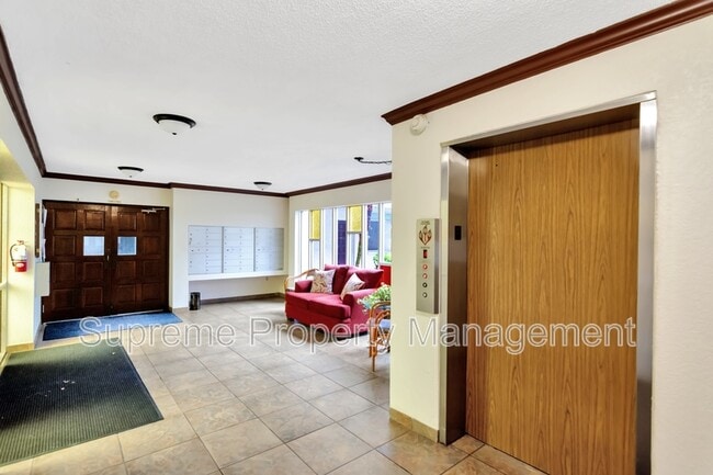 Building Photo - 1001 Pearce Dr