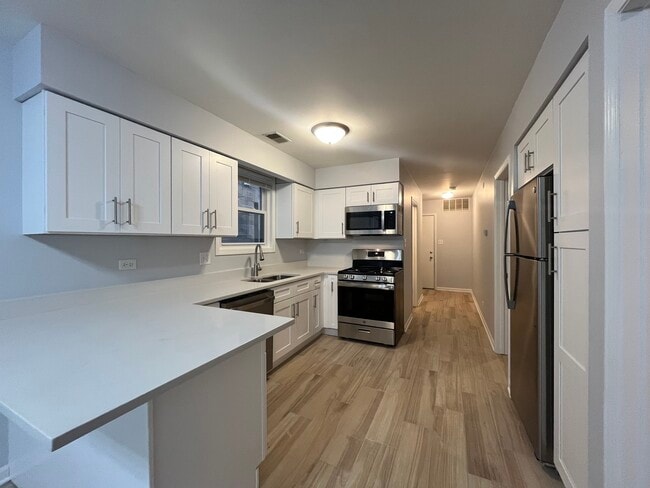 Building Photo - 449 W 37th St