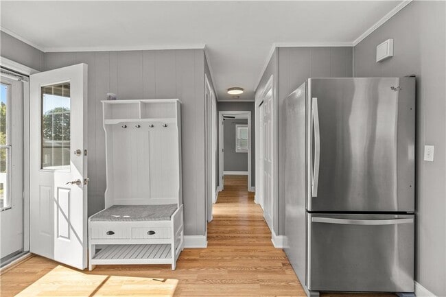 Building Photo - 23 Holten Ave