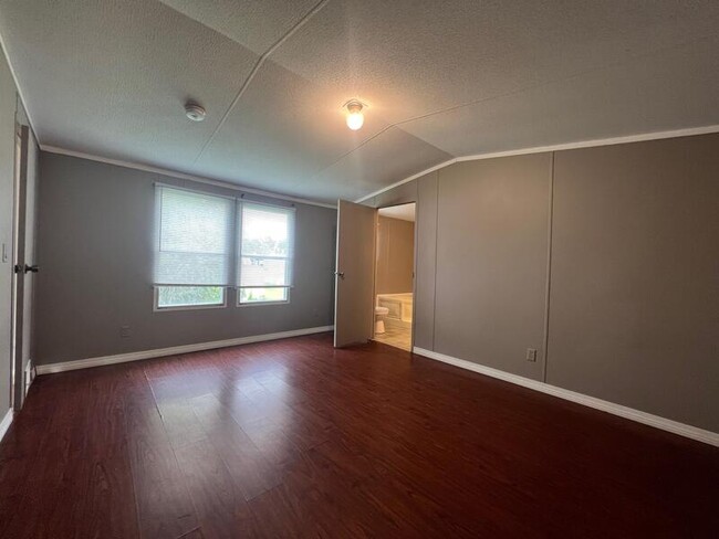 Building Photo - 8400 W Oaklawn Rd