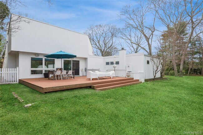 Building Photo - 2 Acorn Path