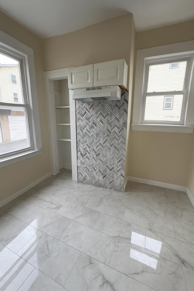 Building Photo - 102 Lexington Ave