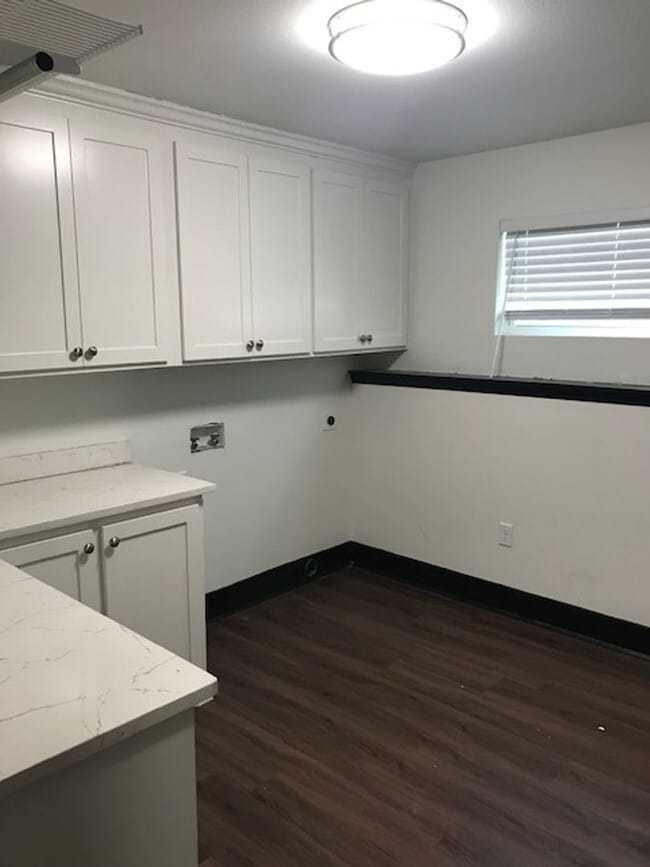 Building Photo - Breckenridge House