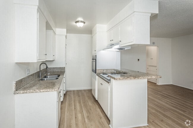 1BR, 1BA - 600SF - Kitchen - 768 Gaviota Ave.