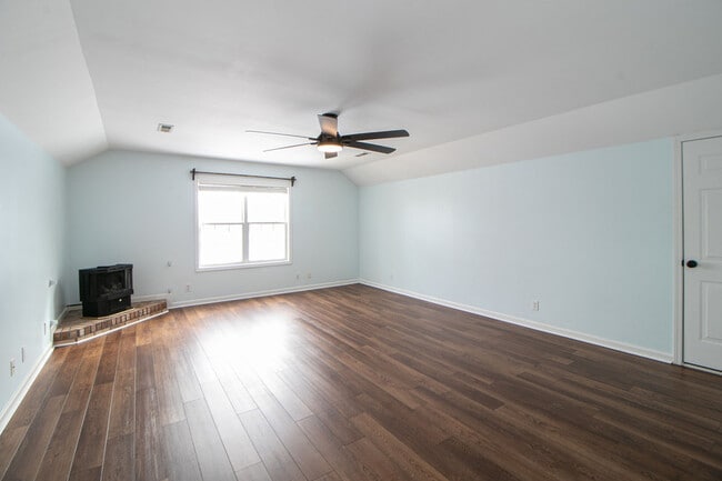 Building Photo - 2553 Emerald Ct