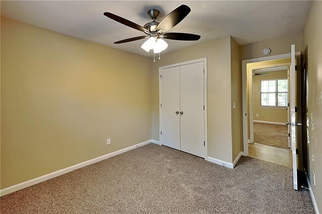 Building Photo - 4220 E Meadow Dr