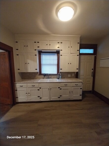 Kitchen area - 1145 s freedom ave