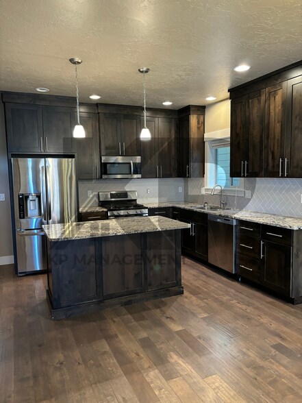 Building Photo - 2004 S Kerr St