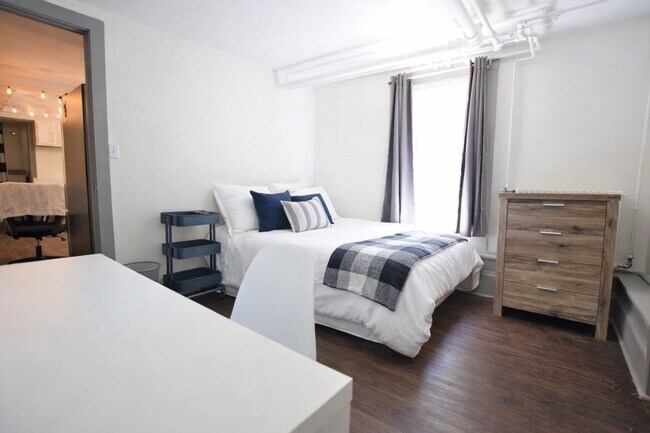 Building Photo - 306 Bryant Ave