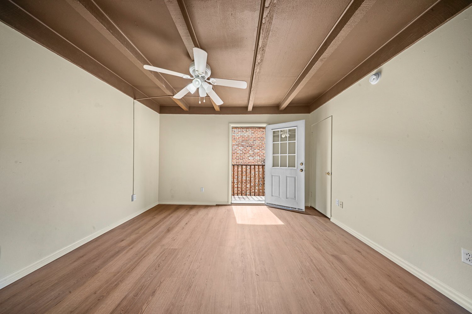 Building Photo - 208 E Starr Ave