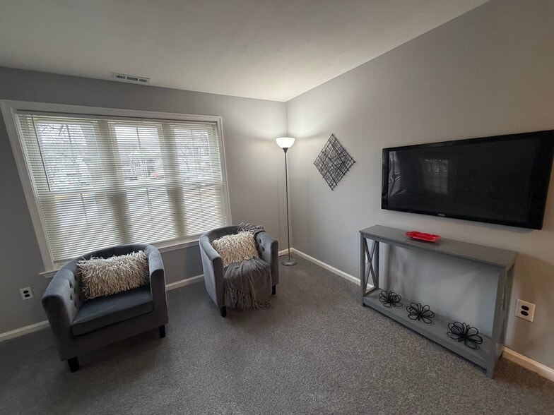 Living Room - 102 Stone Hurst Ct