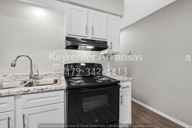 Building Photo - Cozy 2 Bedroom Duplex with Fireplace & Spacious Backyard!