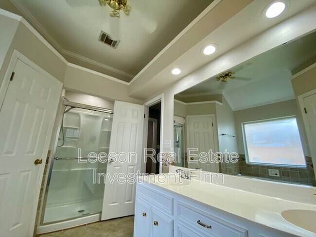 Building Photo - 5842 Bayou Dr