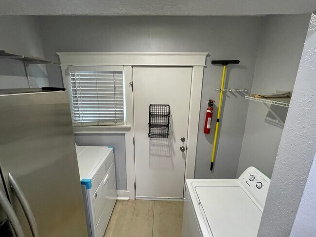 Indoor laundry with washer/dryer - 271 Del Rey Ave