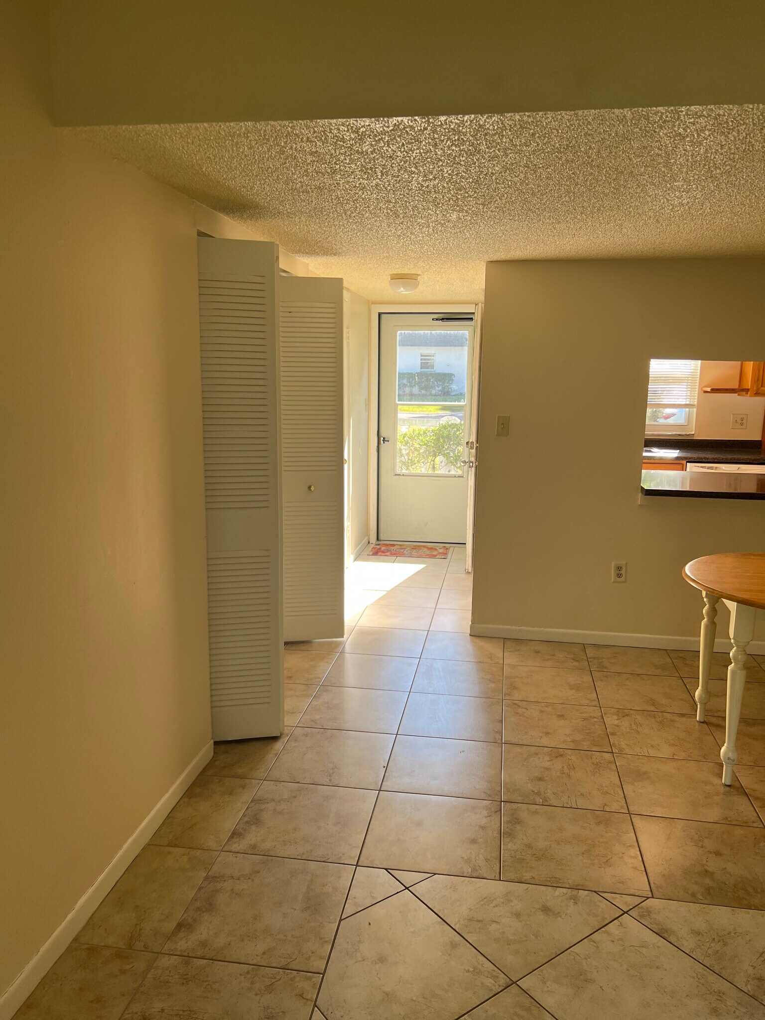 Building Photo - 1525 SE 25th St