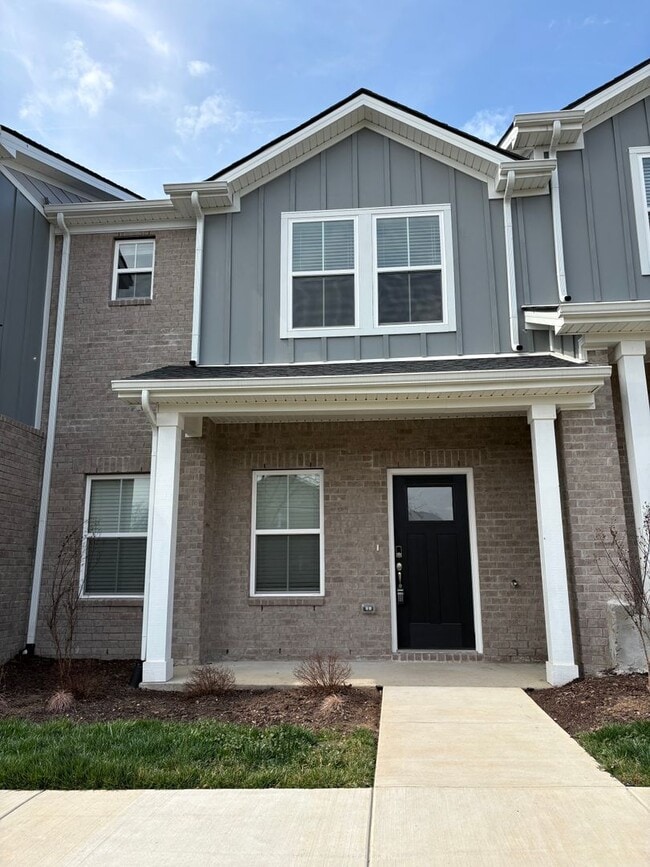 Building Photo - New Townhome in a prime location in Gallatin