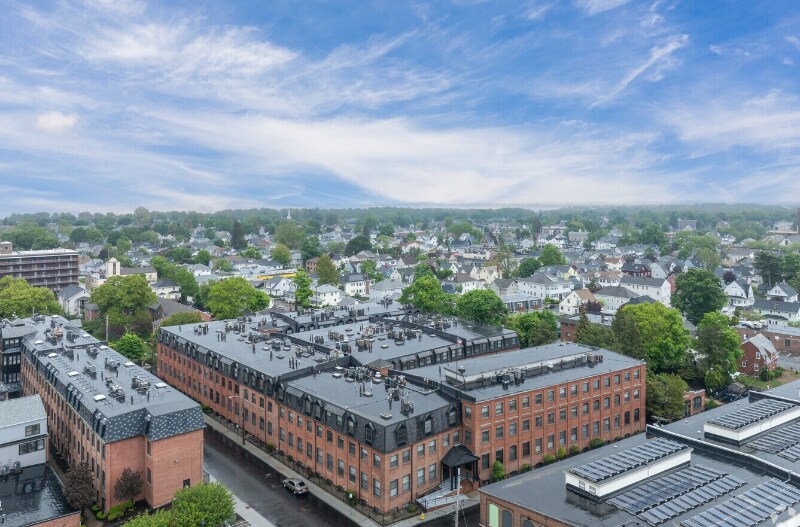 Building Photo - 10 Weston Ave